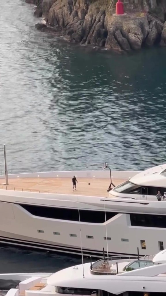 太豪华了，威少在私人游艇球场中训练！！