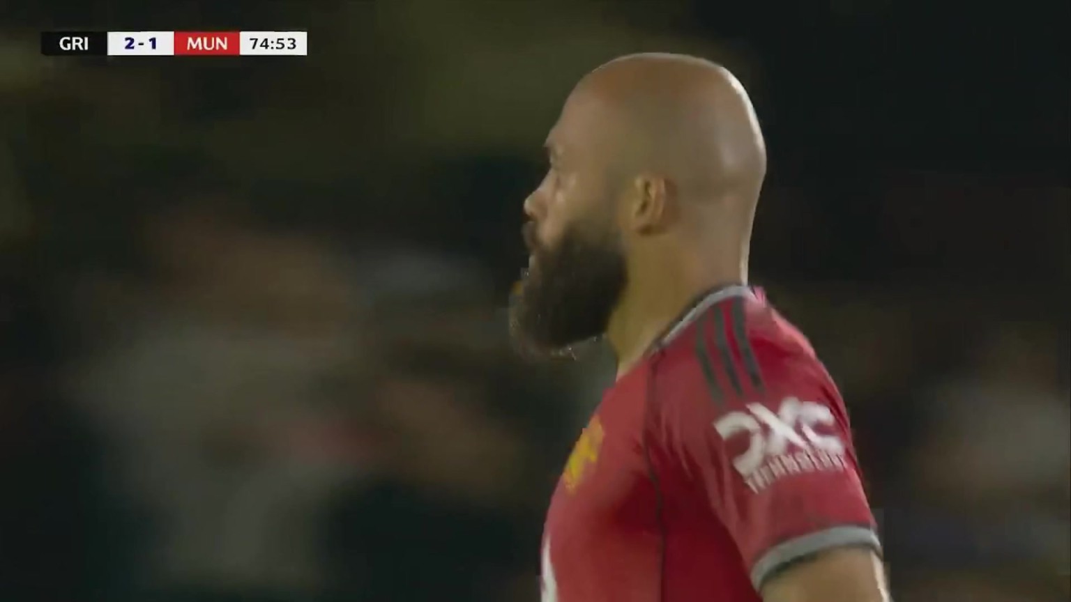 反击开始！梅努分边，姆伯莫隐蔽射门斩获曼联生涯处子球！