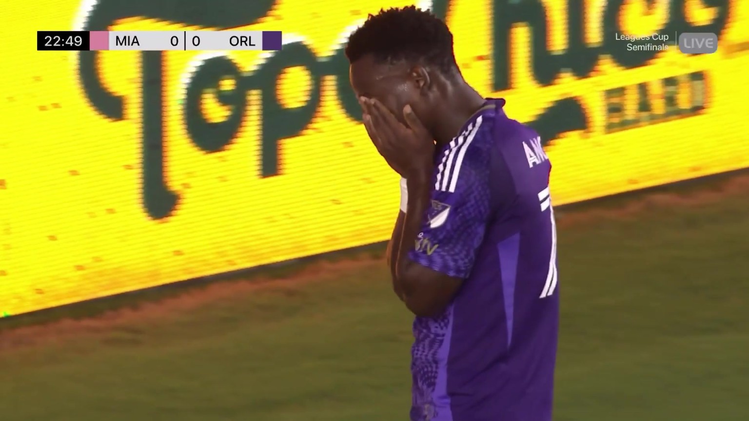 太客气了！奥兰多城前锋超级大单刀，结果打偏