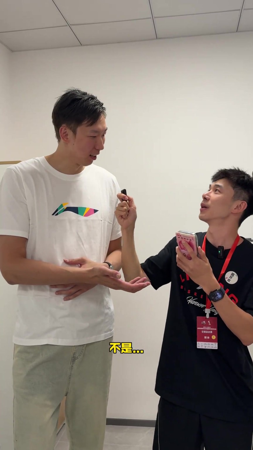采访周琦：NBA小测试看周琦平时看不看NBA？看起来对钱在乎