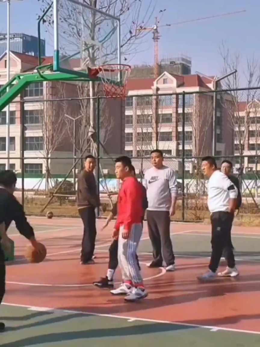 妖孽！这绝对是野球场神仙打法 逆天球感直接惊呆对手！