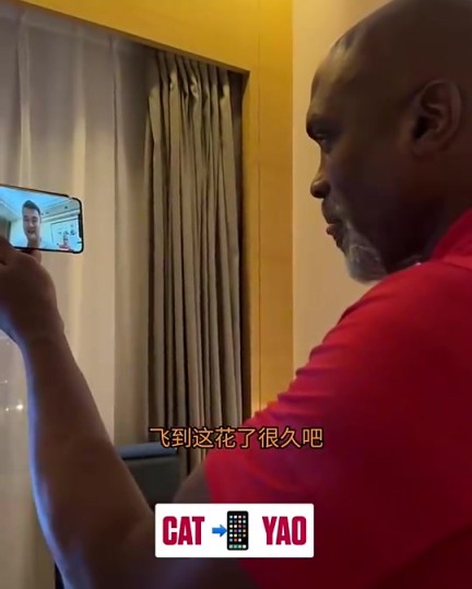 多少火箭球迷的回忆！老猫莫布里和姚明视频聊天问姚明女儿的年龄