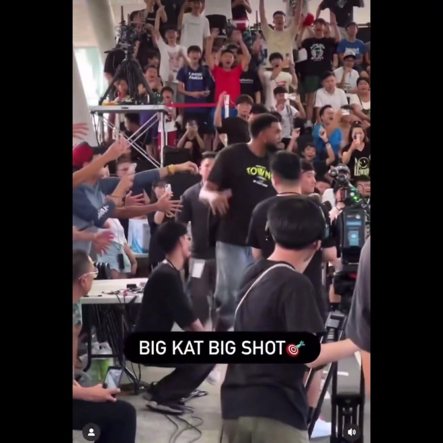 小卡和唐斯一同现身中国台湾参加活动，PK起了三分！