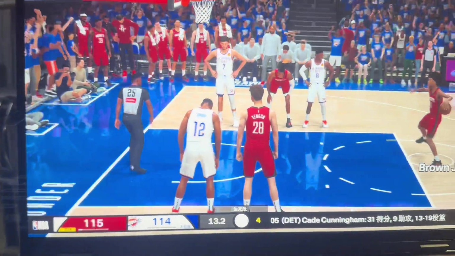 跳舞+勾手？？？球迷晒出NBA2K26逆天罚球动作……