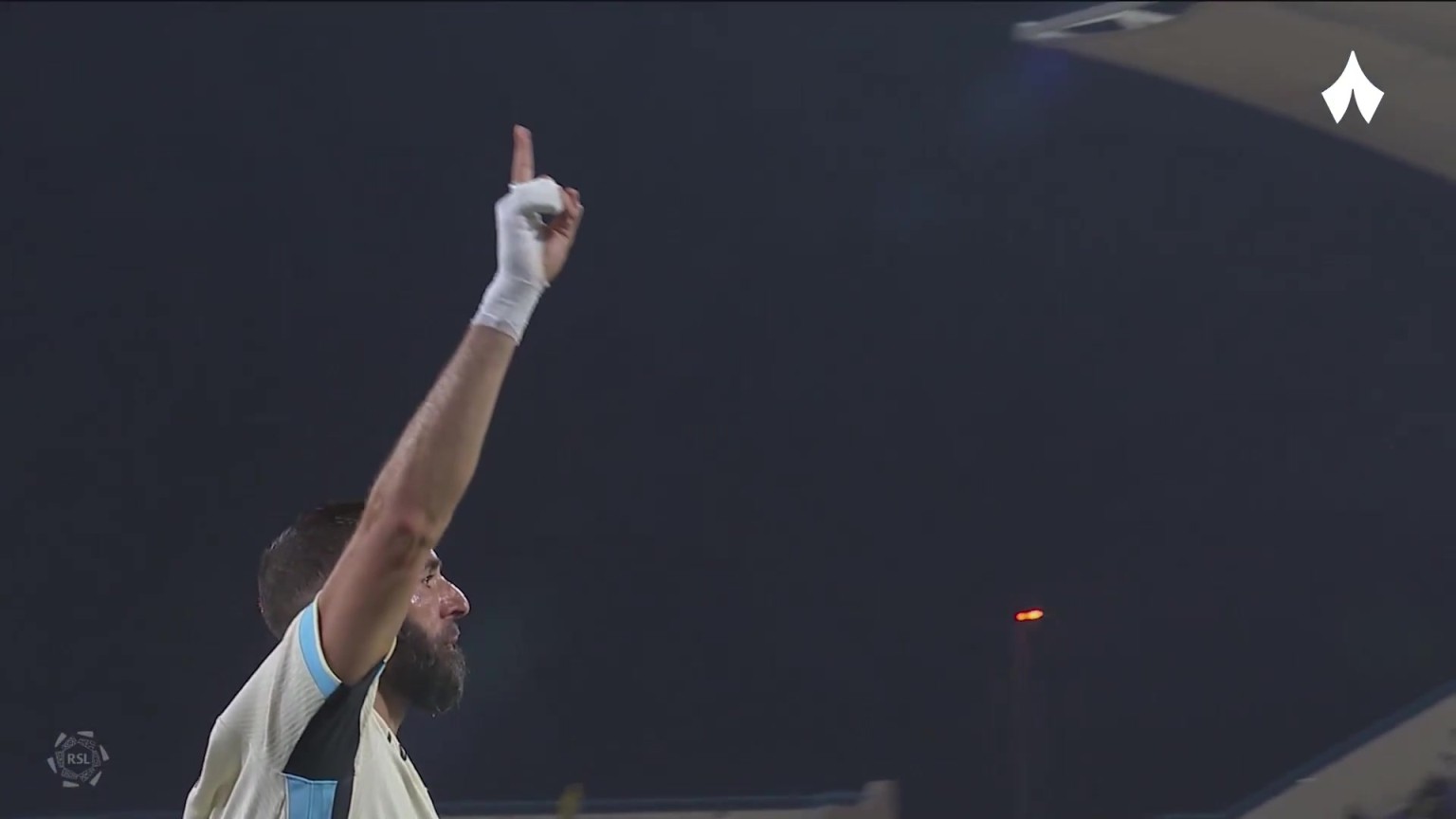 本泽霸王龙！本泽马沙特联首轮头顶脚踢上演帽子戏法！