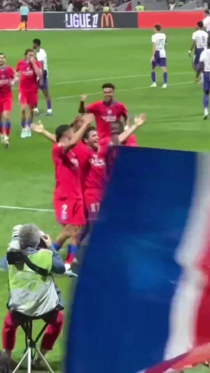 哥们你进倒勾咋这么容易！球迷实拍：若昂-内维斯倒勾梅开二度