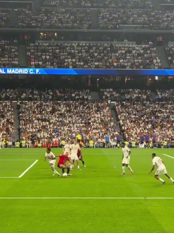 世界级解围！现场看卡雷拉斯门线解围的极限操作