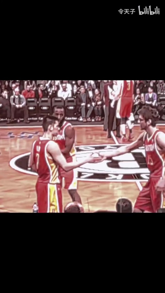 不同文化但同心！名场面：火箭时期摩登森林的赛前仪式！