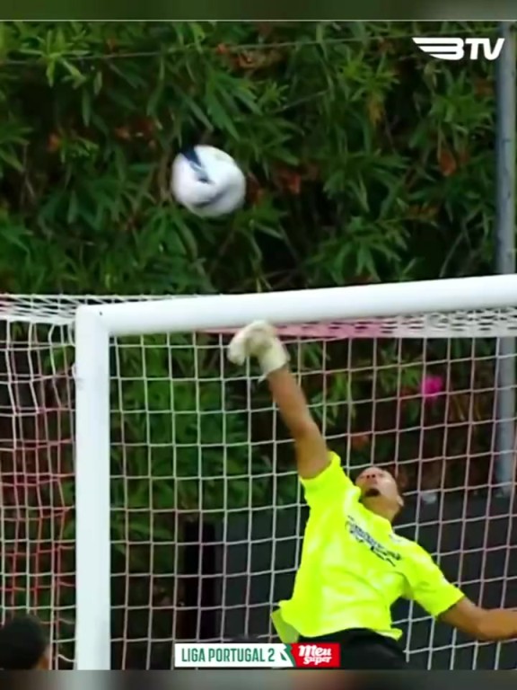 小伙可以！波尔蒂芒人两门将被罚下，中卫客串获全场最佳