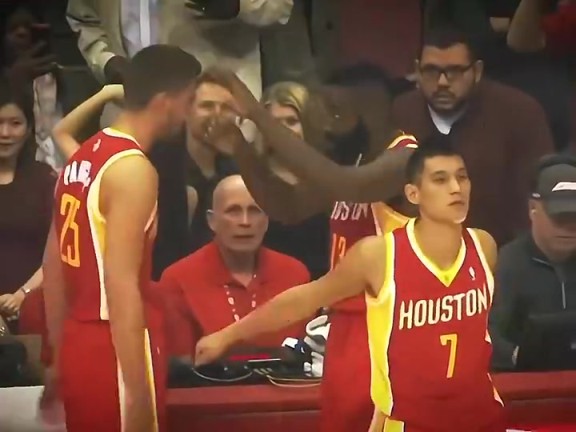 当年火箭一道靓丽风景线！哈登&书豪&帕森斯独特的开场仪式