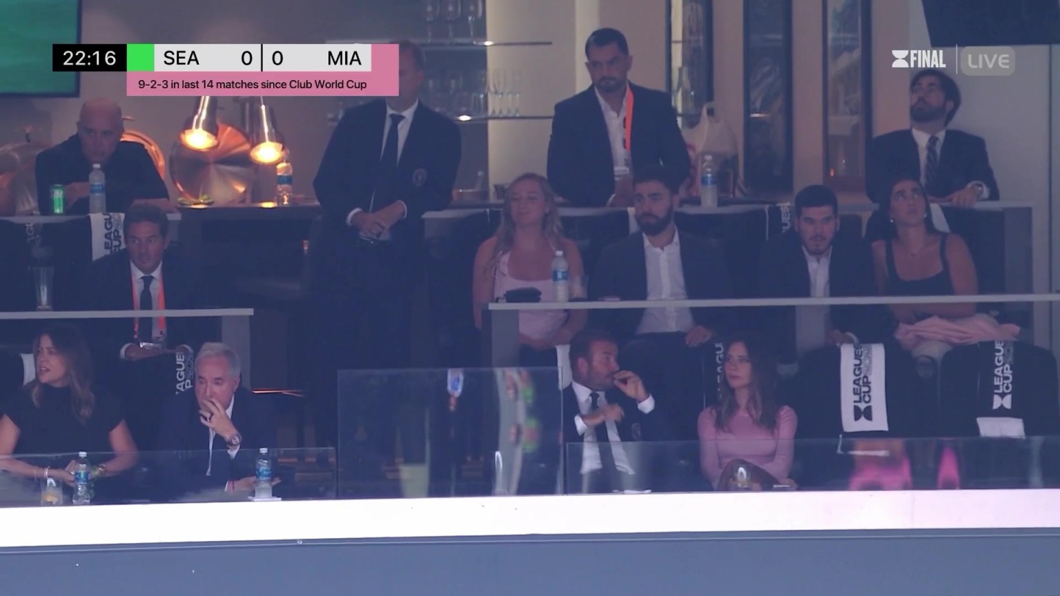 贝克汉姆夫妇现场观看梅西比赛，贝嫂真是风韵犹存啊