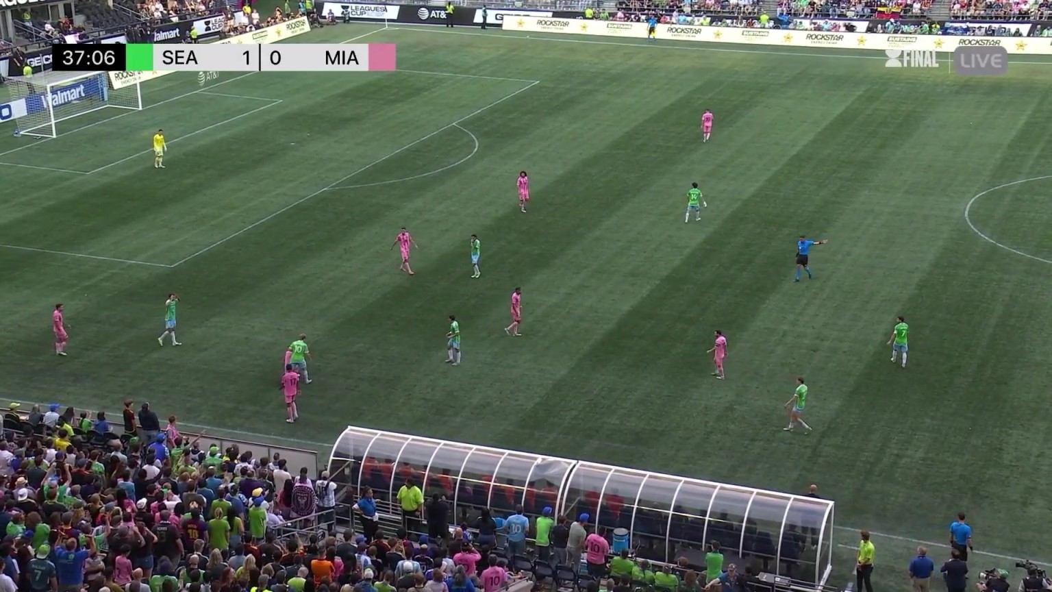 西雅图球员干扰发球时遭到梅西嘴炮连连，小老头是真上头啊