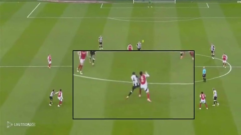 伊萨克硬扛萨利巴！这瑞典大中锋对于利物浦来说是大杀器啊