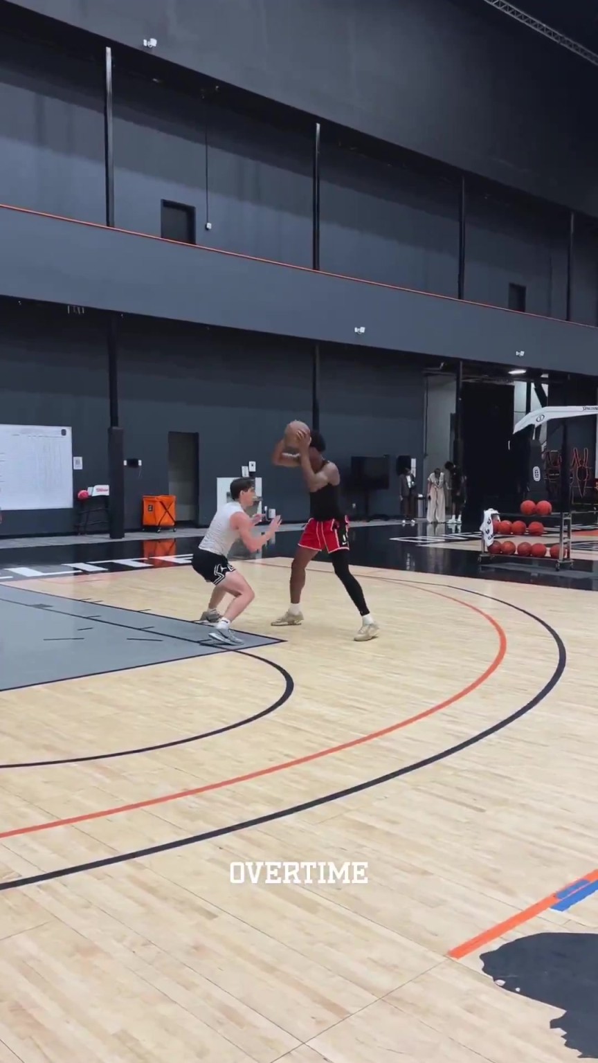 身轻如燕！阿门休赛期苦练持球进攻技术，期待下赛季爆发啊！