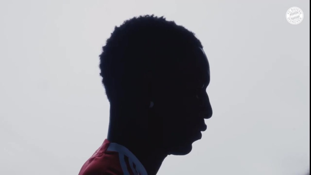 聚焦幕后！看看杰克逊在拜仁的第一天是怎么度过的