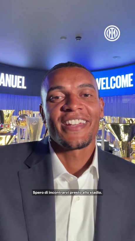 新援驾临！阿坎吉在国米荣誉室晒自拍：等不及与你们相见