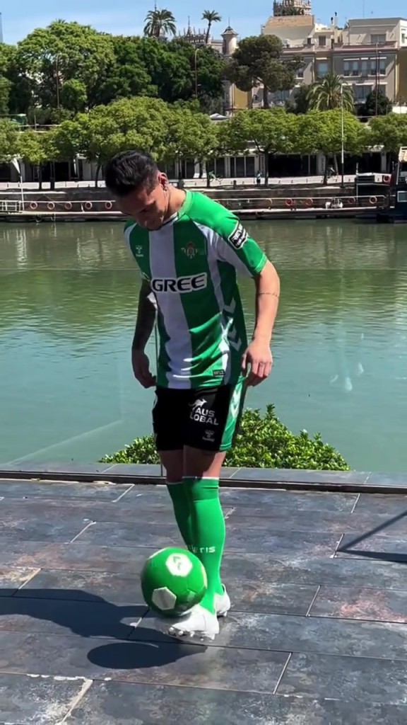 登贝莱看看！安东尼这颠球确实有点小东西，圆神开心了