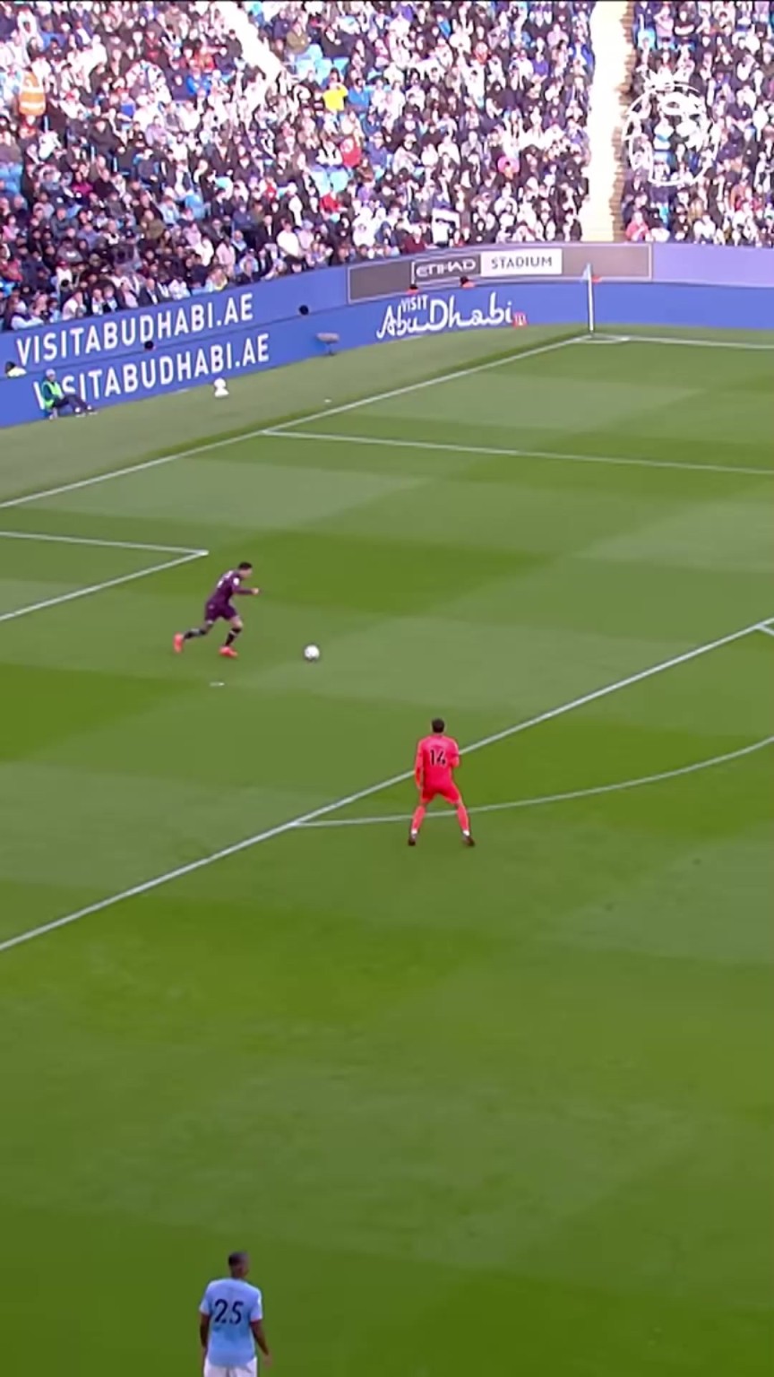 脚法精湛！埃德森开大脚长传直接助攻哈兰德！