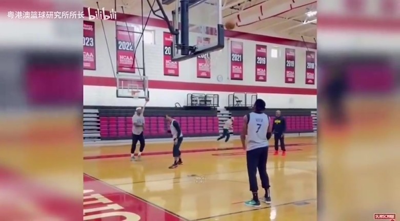 巴特勒：抹着抹着就进去了！勇士队此前的队内单挑环节！