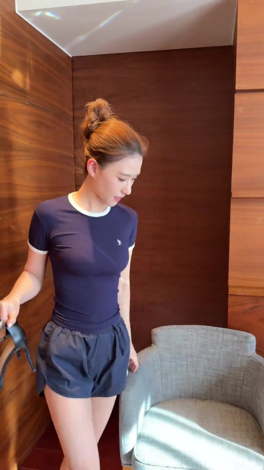 绿军股东何猷君的姐姐，颜值针不戳