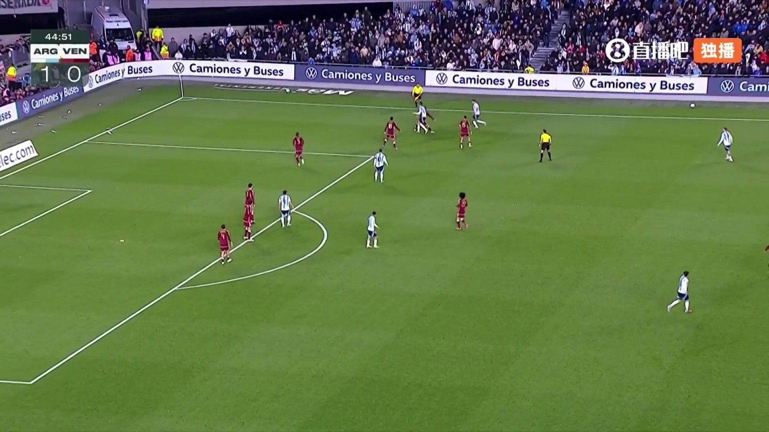 有点上头！马斯坦托诺边路犯规后对边裁一顿嘴炮输出，脚下太拖沓