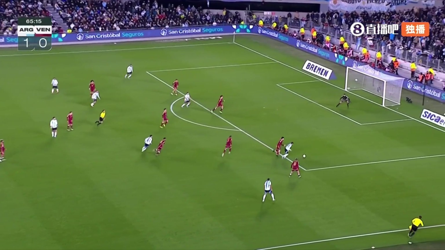 阿尔马达空门不进！梅西冲入禁区倒三角，阿尔马达一脚踢飞！