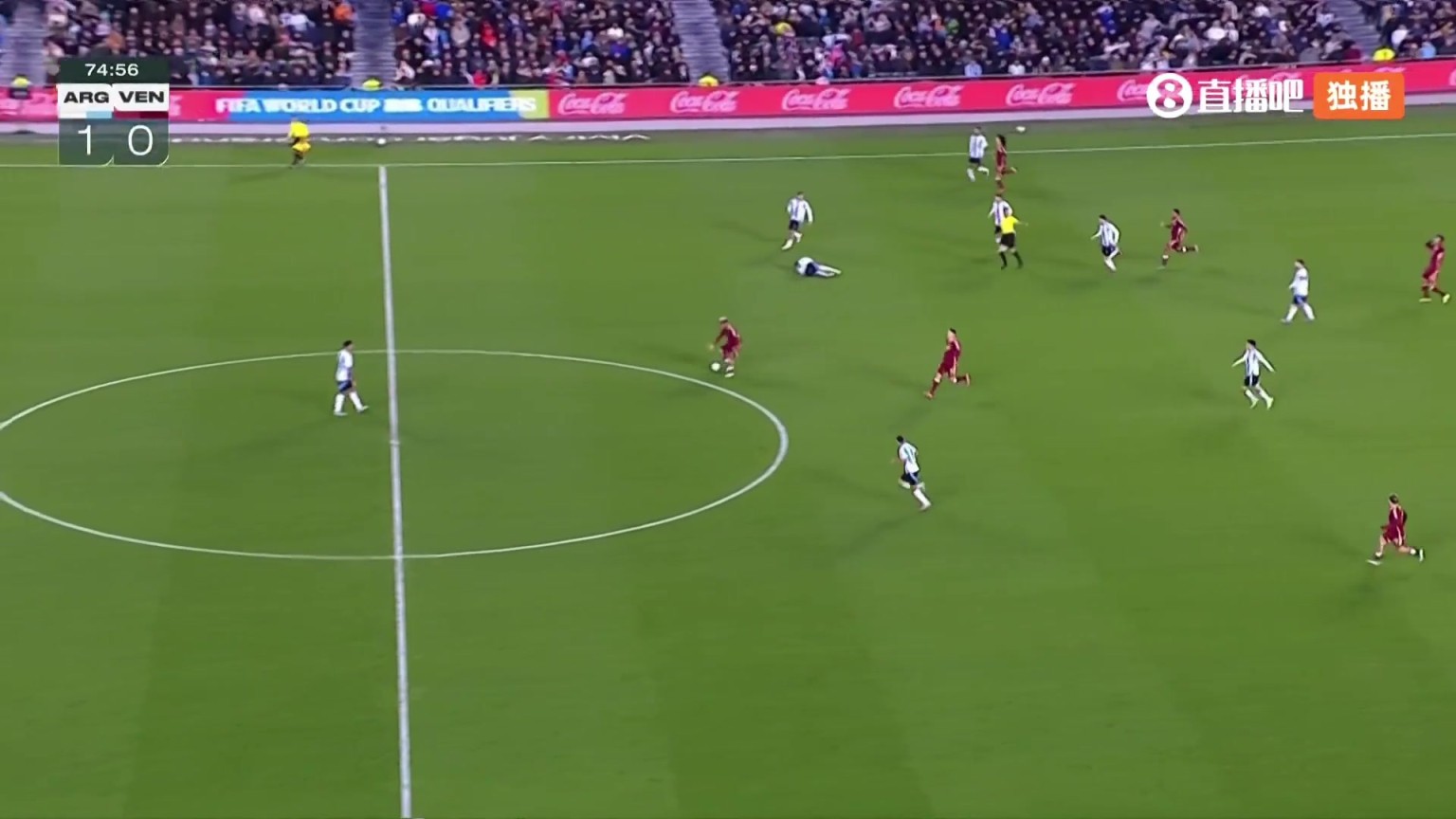 我罗劳塔罗！阿根廷任意球快发，劳塔罗门前包抄鱼跃头球破门