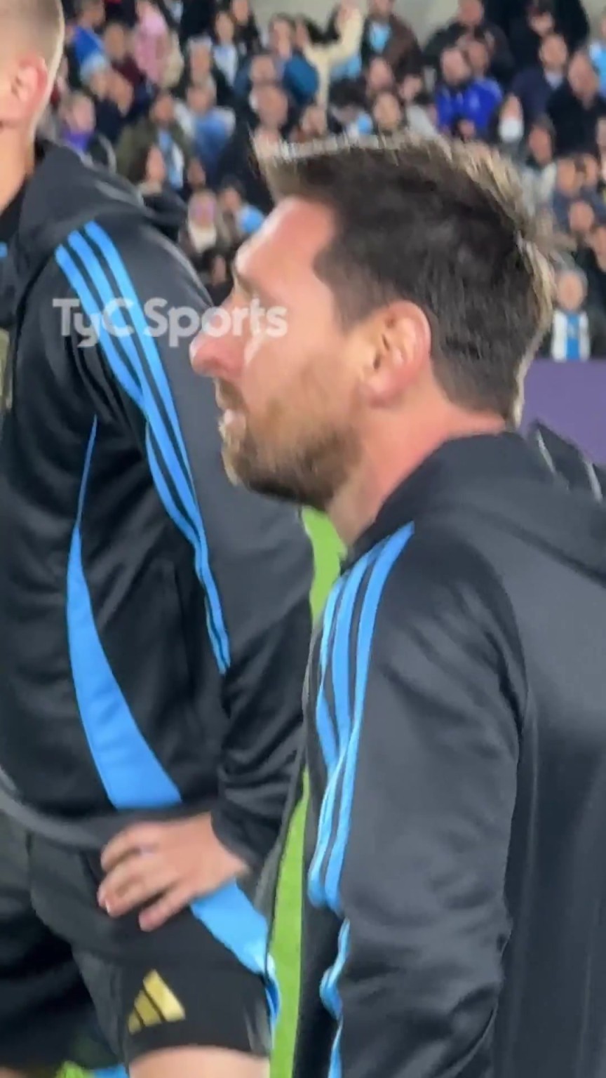 梅西赛前热身时就已经哭了，梅西对于阿根廷和这片土地爱得深