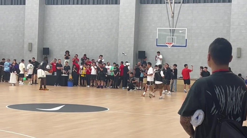 老詹投篮三投不中，管维佳晒视频打趣：这投篮水平怎么样？