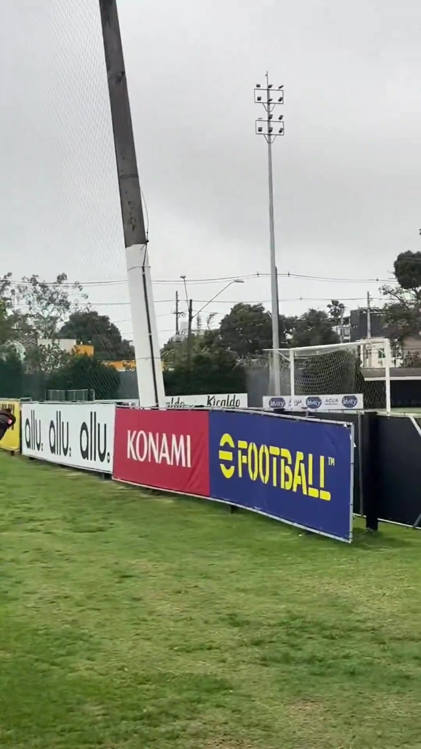 内马尔挑战超大负角度，这球有点考验技术