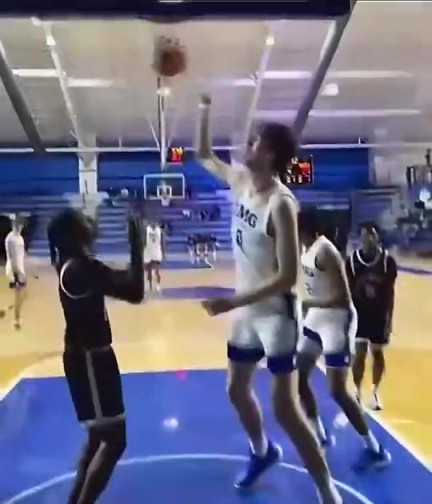 你妹啊，这身高来打校园篮球，别人还打个屁啊！