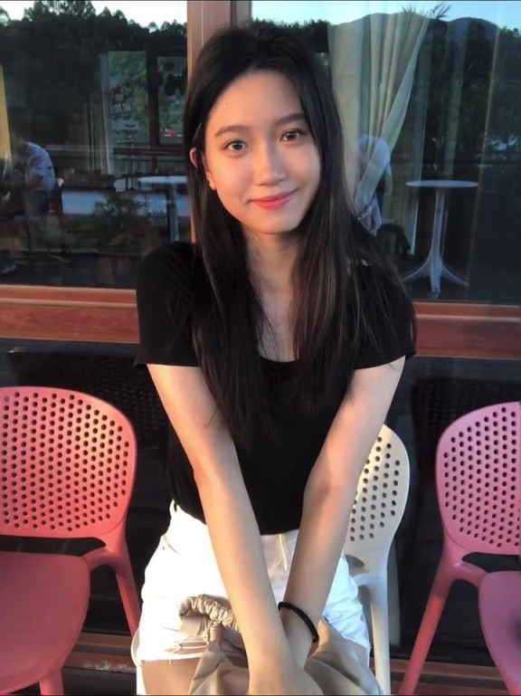 黎伊扬的对象太甜了！网传她还是曾凌铉的姐姐